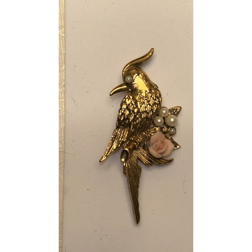 Vintage Bird Brooch/faux pearls and flower